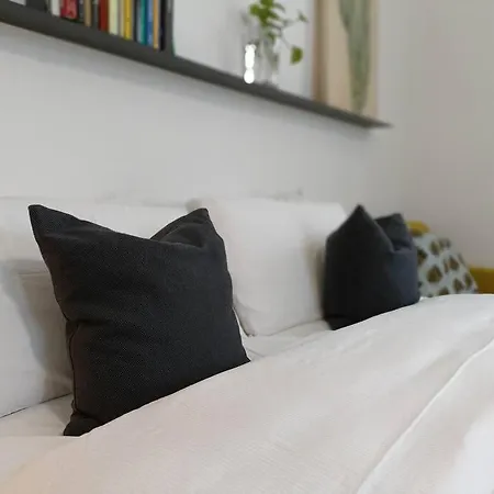 Daire Stylish Flat Near Station And Center