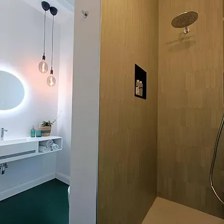 Stylish Flat Near Station And Center 아파트